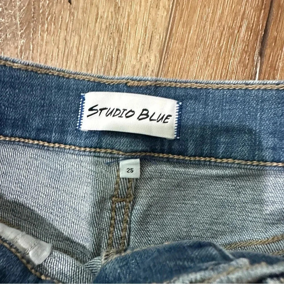 Studio Blue Women's Denim Cotton Blend Shorts in Crossroads Wash Size 25 NWT - Picture 4 of 7